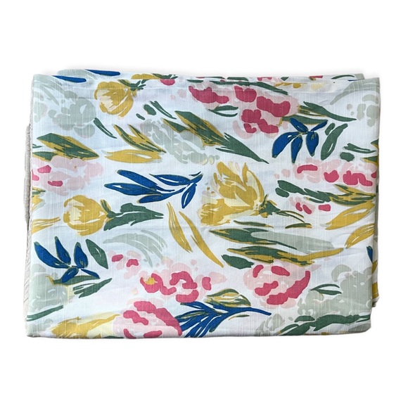 Gorgeous Opalhouse Floral Rectangular Tablecloth, 52" x 70" - Picture 4 of 7